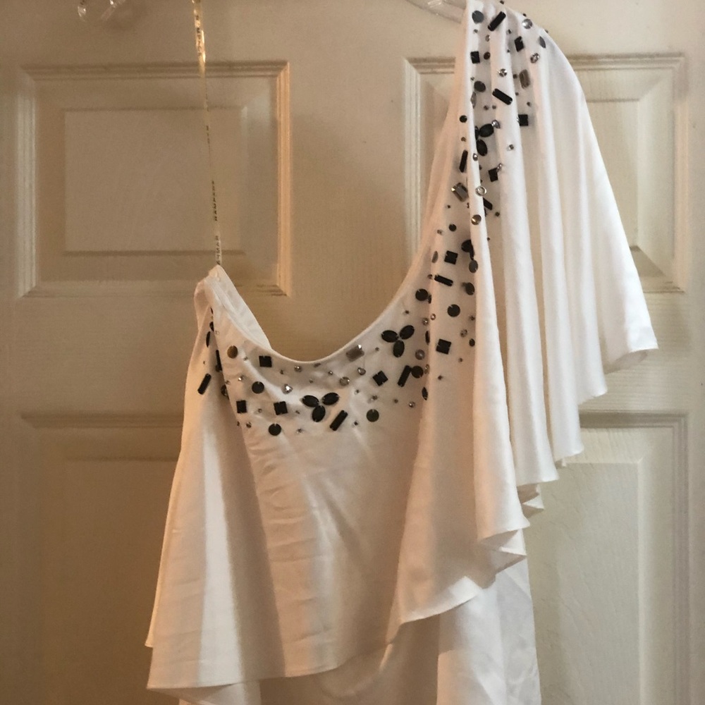 One shoulder top